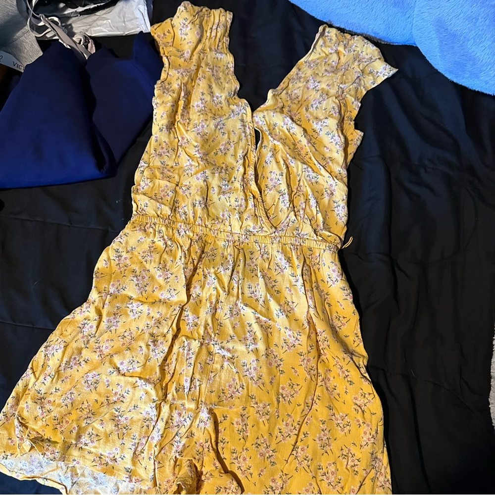 Button front and open tie back. comes with belt for around your waist.